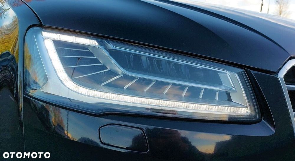 Audi A8 - 40