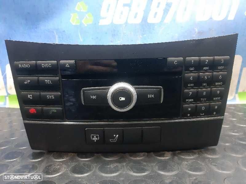 SISTEMA DE ÁUDIO RÁDIO CD MERCEDES-BENZ CLASE E BM 212 LIM. - 1