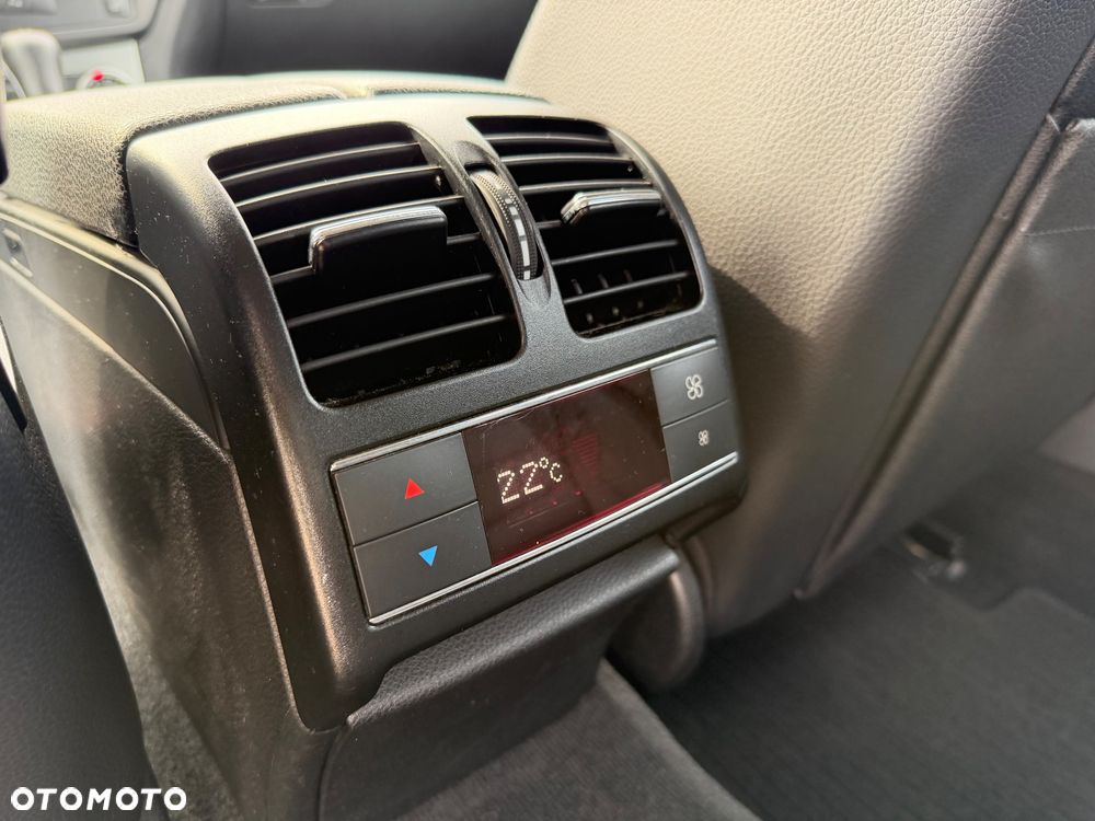 Mercedes-Benz Klasa C 180 Kompressor Automatik BlueEFFICIENCY Avantgarde - 24