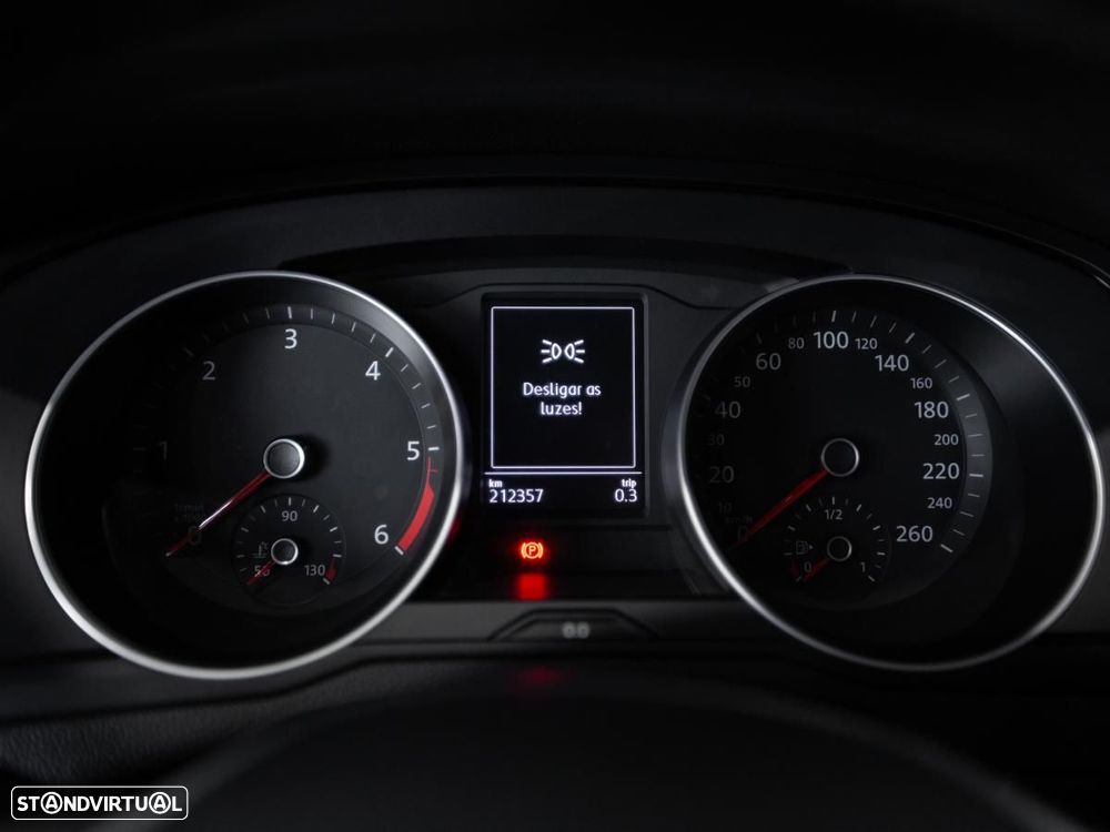 VW Passat Variant - 13