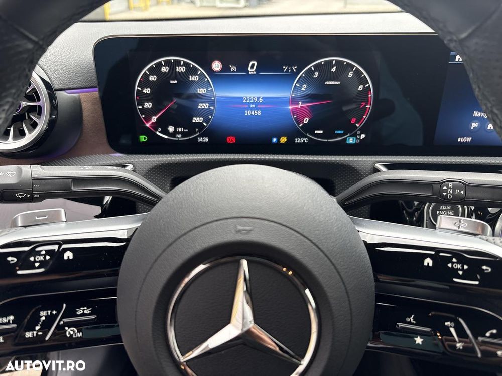 Mercedes-Benz A 200 Sedan MHEV 7G-DCT - 12