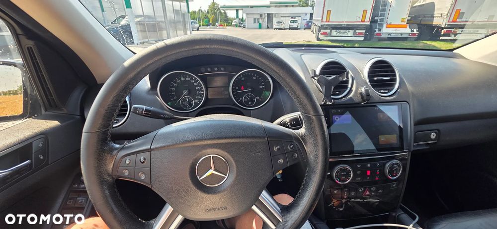 Mercedes-Benz ML - 12