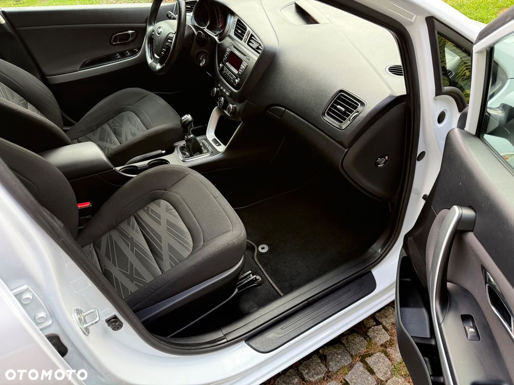 Kia Ceed - 10
