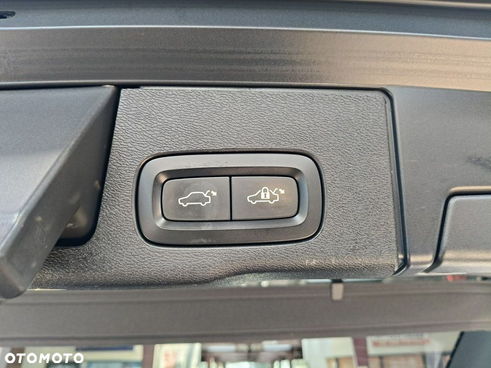 Volvo XC 60 B4 D AWD R-Design - 14