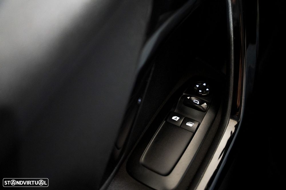 Peugeot 208 1.2 VTi SE Style - 10