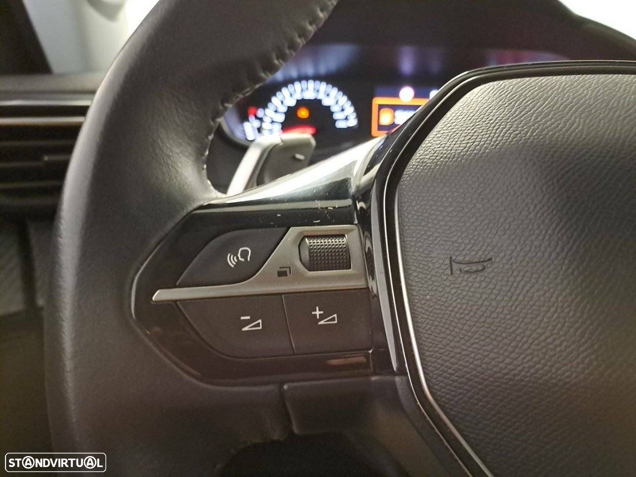 Peugeot 2008 1.2 PureTech Allure EAT8 - 16