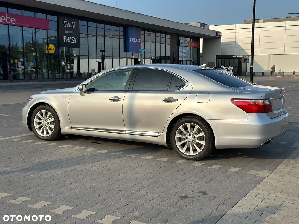Lexus LS 460 AWD - 20