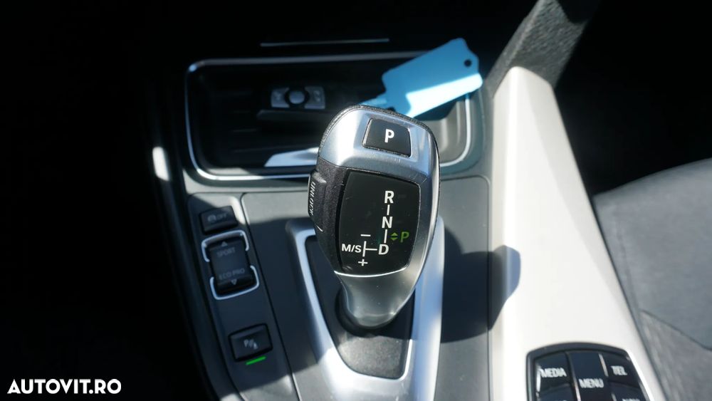 BMW Seria 3 318d Aut. Blue Performance - 28