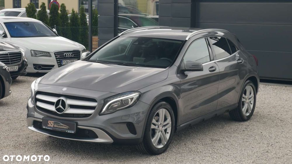 Mercedes-Benz GLA - 4