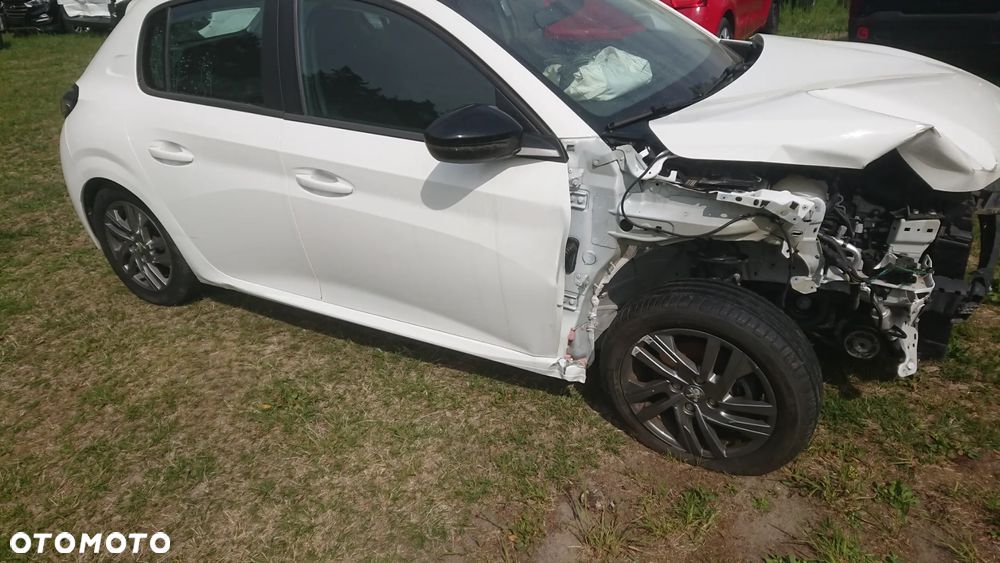 Peugeot 208 - 24