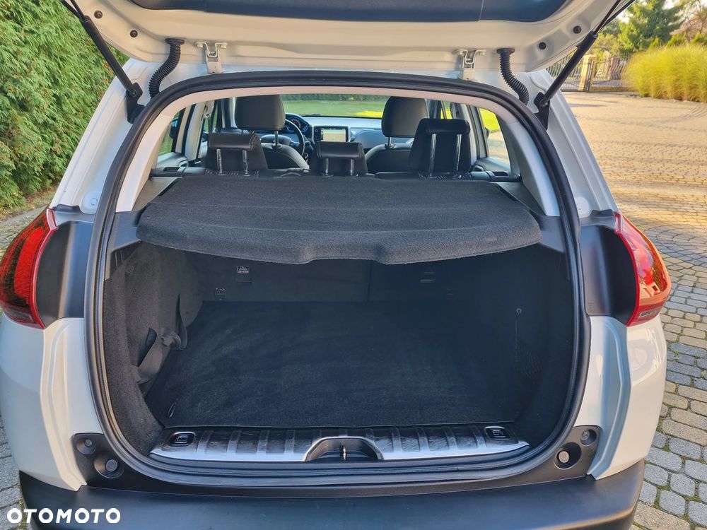 Peugeot 2008 1.2 Pure Tech Allure S&S - 21