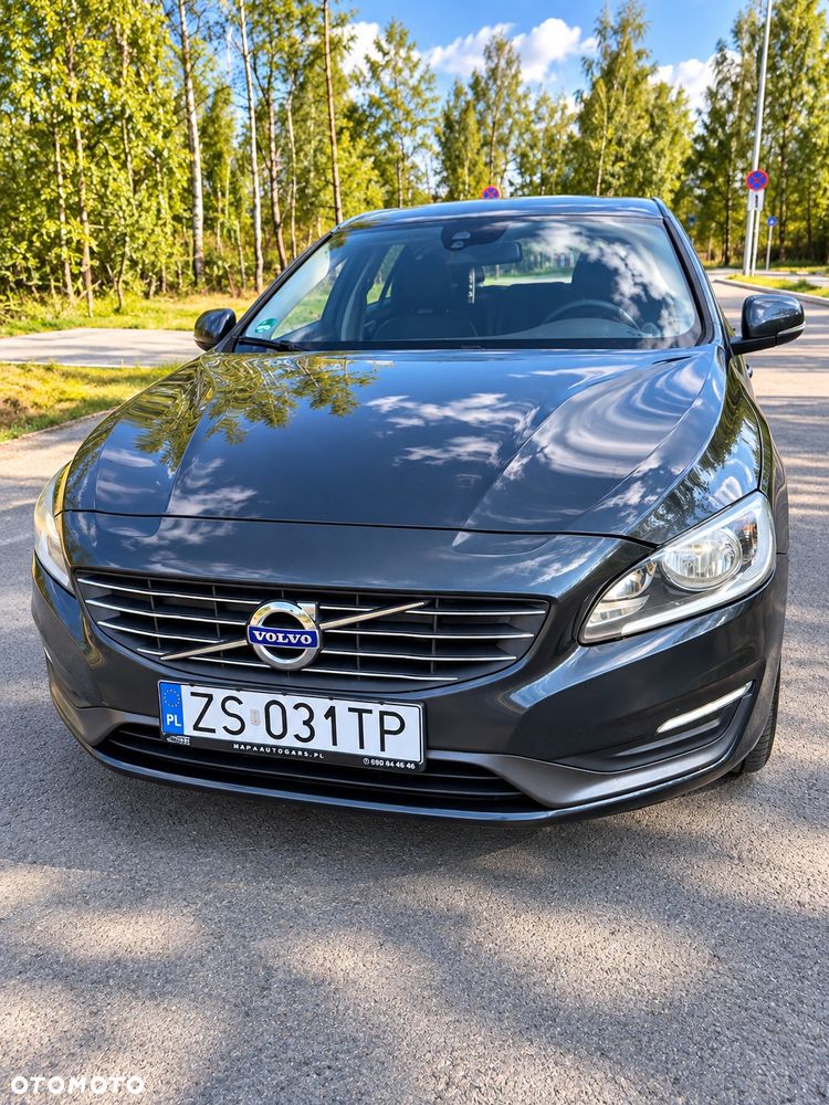 Volvo V60 D2 Summum - 2
