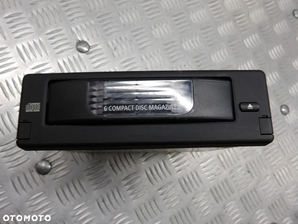 BMW E60 LIFT 07-10 ZMIENIARKA PŁYT CD 9131850 - 1
