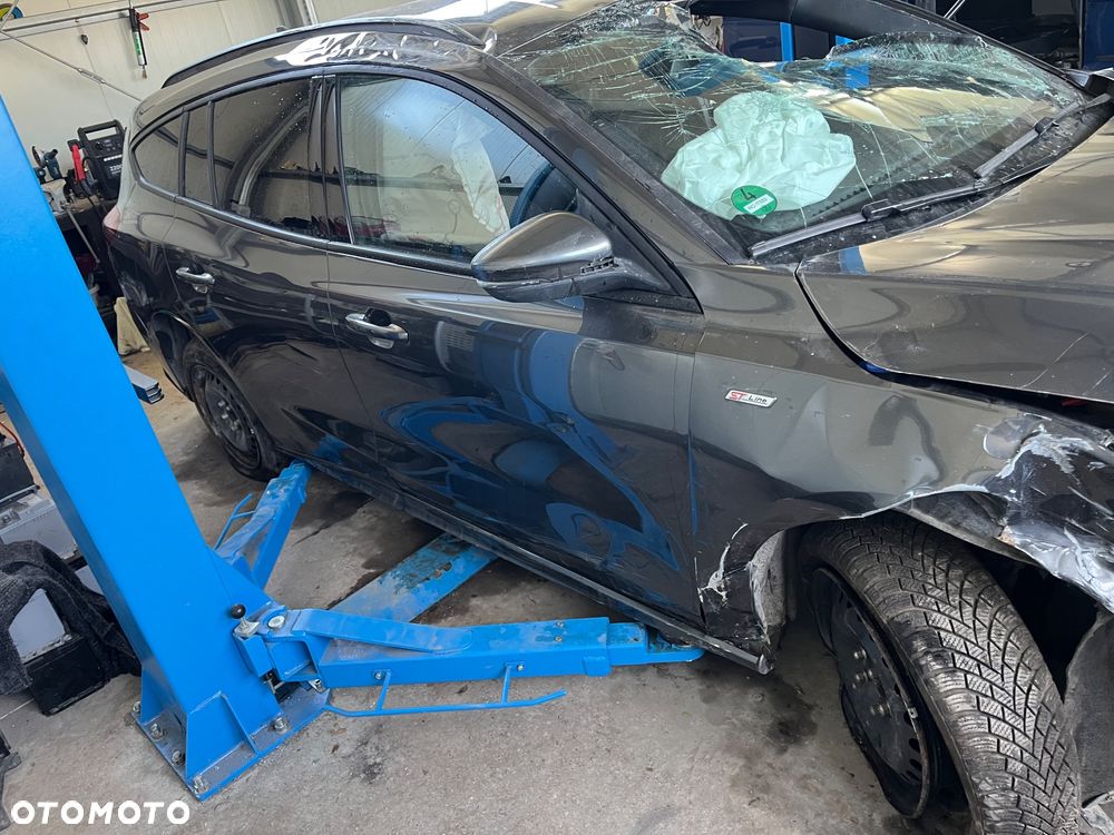 Ford Focus 1.0 EcoBoost Hybrid ST-LINE STYLE - 9