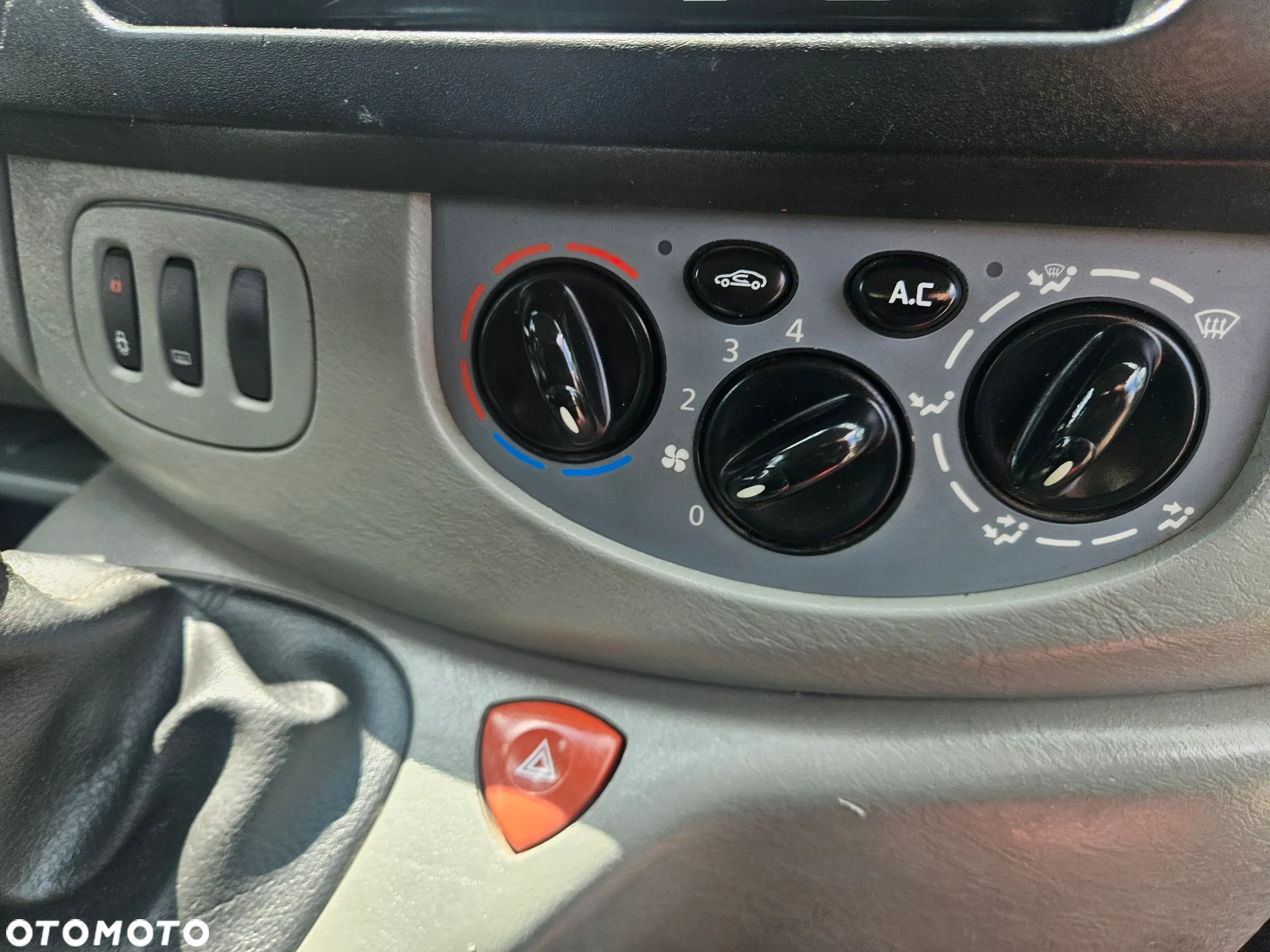 Renault TRAFIC - 13