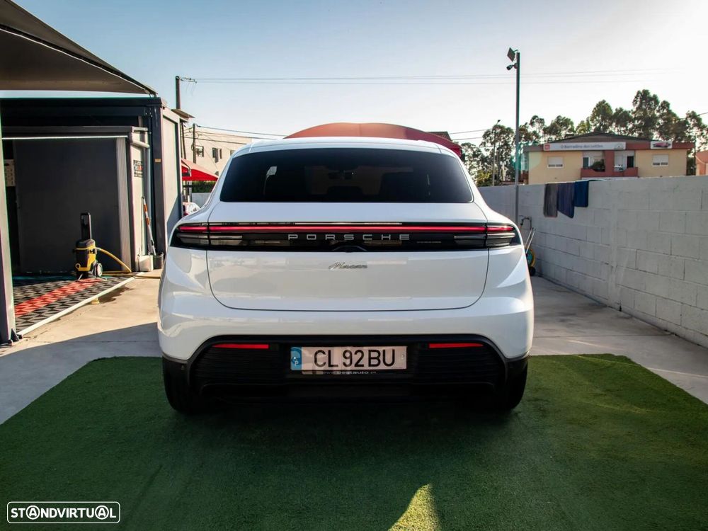 Porsche Macan Electric - 8