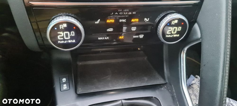 Jaguar E-Pace D165 R-Dynamic - 10