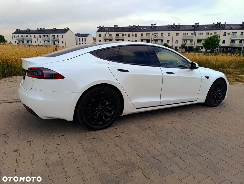 Tesla Model S - 16