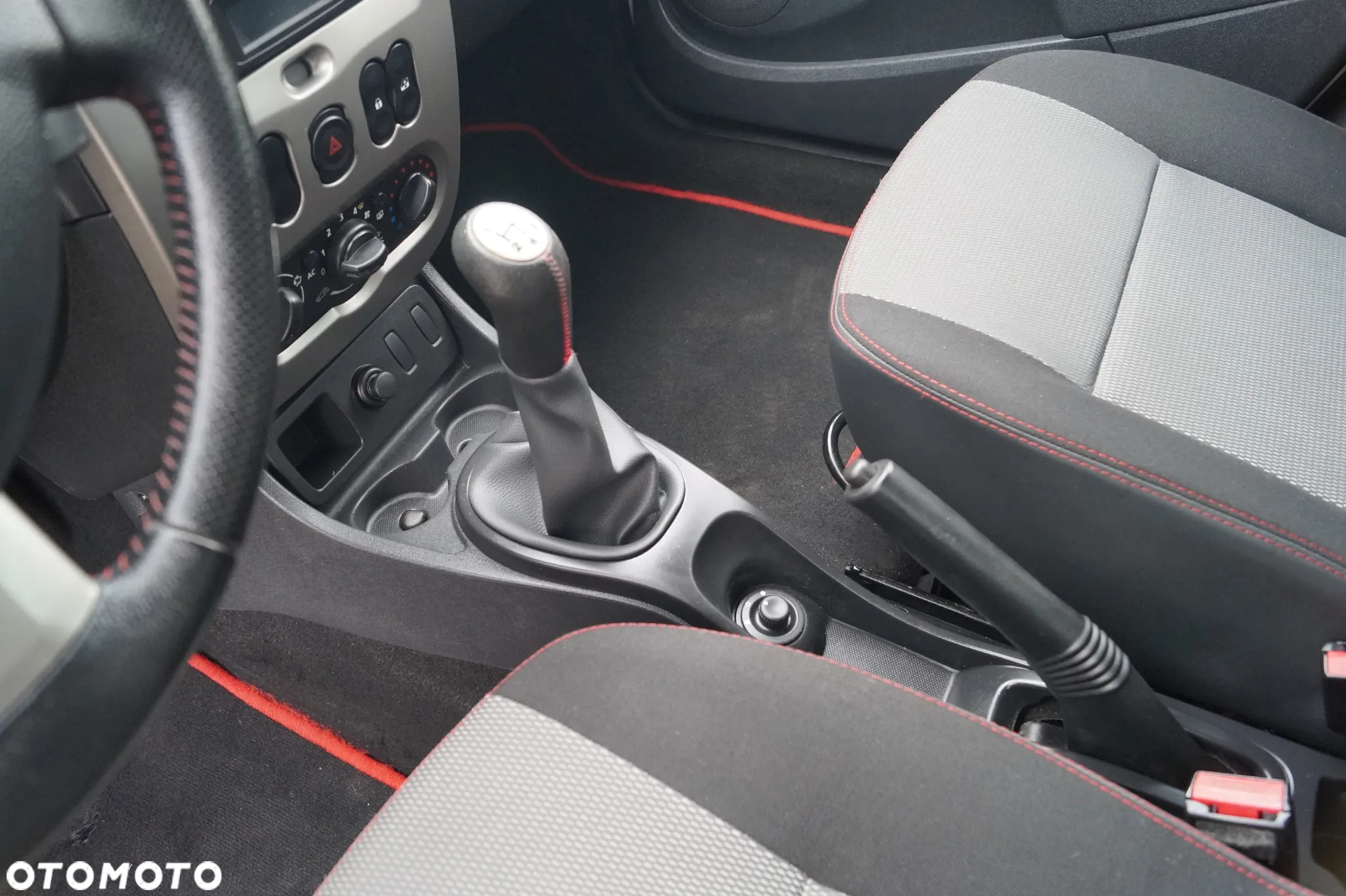 Dacia Duster 1.6 - 8