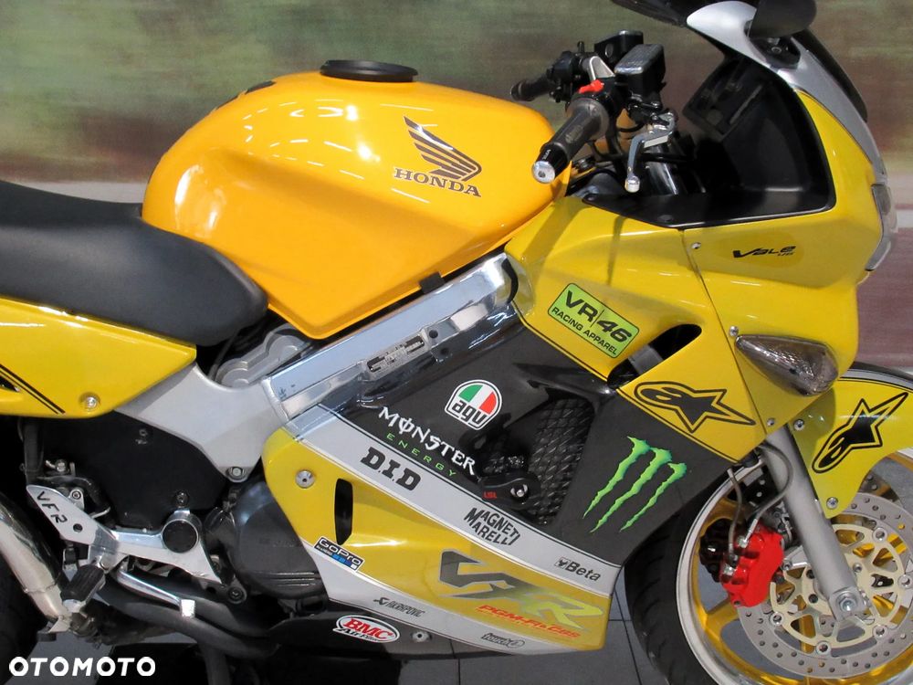Honda VFR - 16