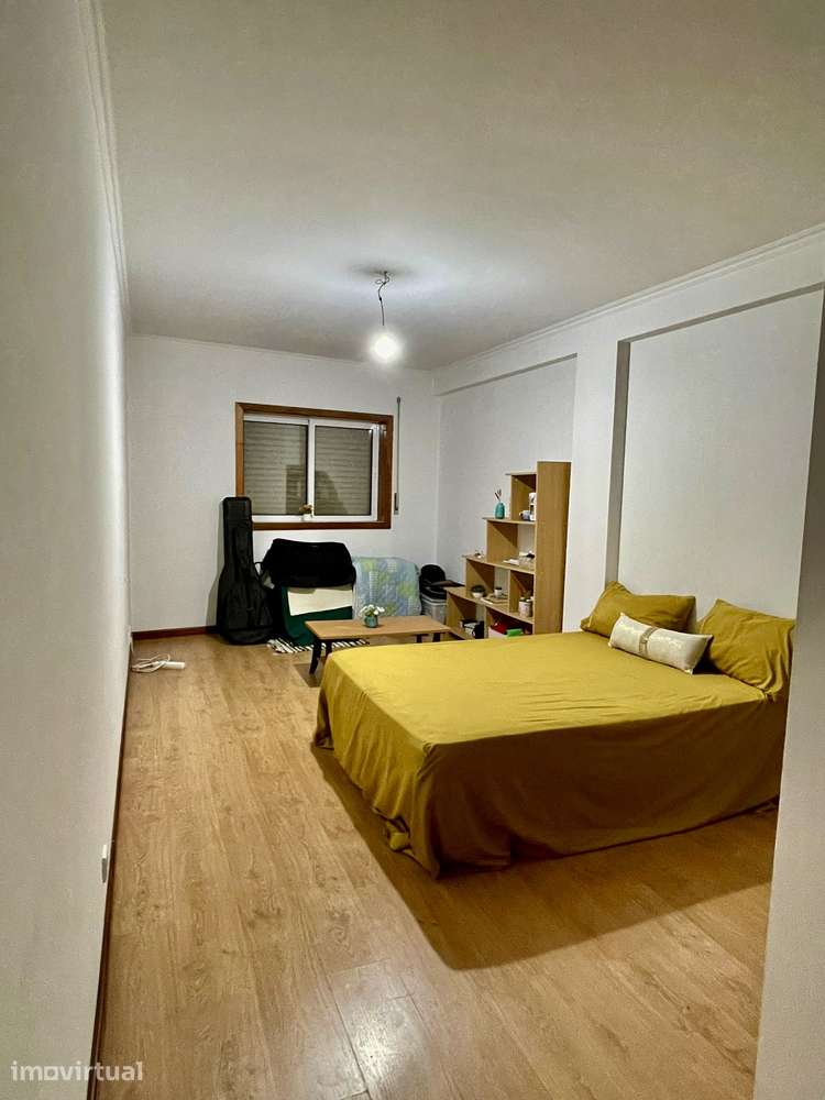 Apartamento T2 duplex com varanda e lugar de garagem - Grande imagem: 2/14