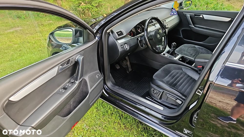 Volkswagen Passat 2.0 Blue TDI SCR Highline - 9