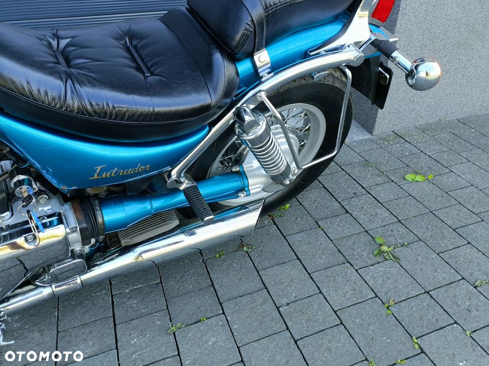 Suzuki Intruder - 11