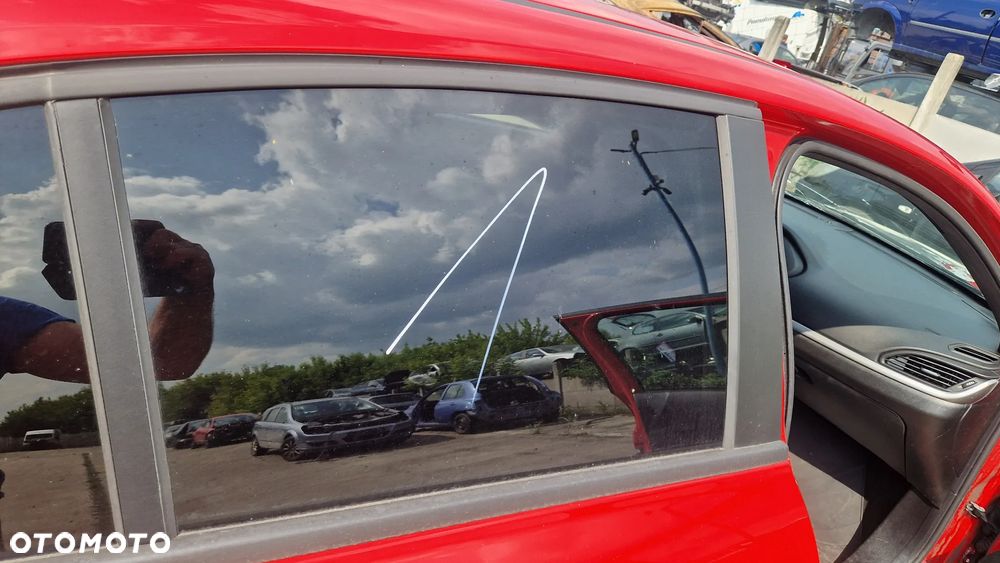 FIAT TIPO II HB SEDAN SZYBA DRZWI PRAWY TYŁ - 1