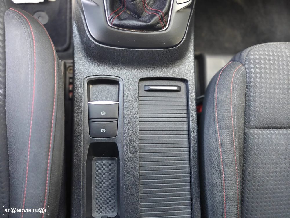 Ford Focus 1.0 EcoBoost MHEV ST-Line - 39