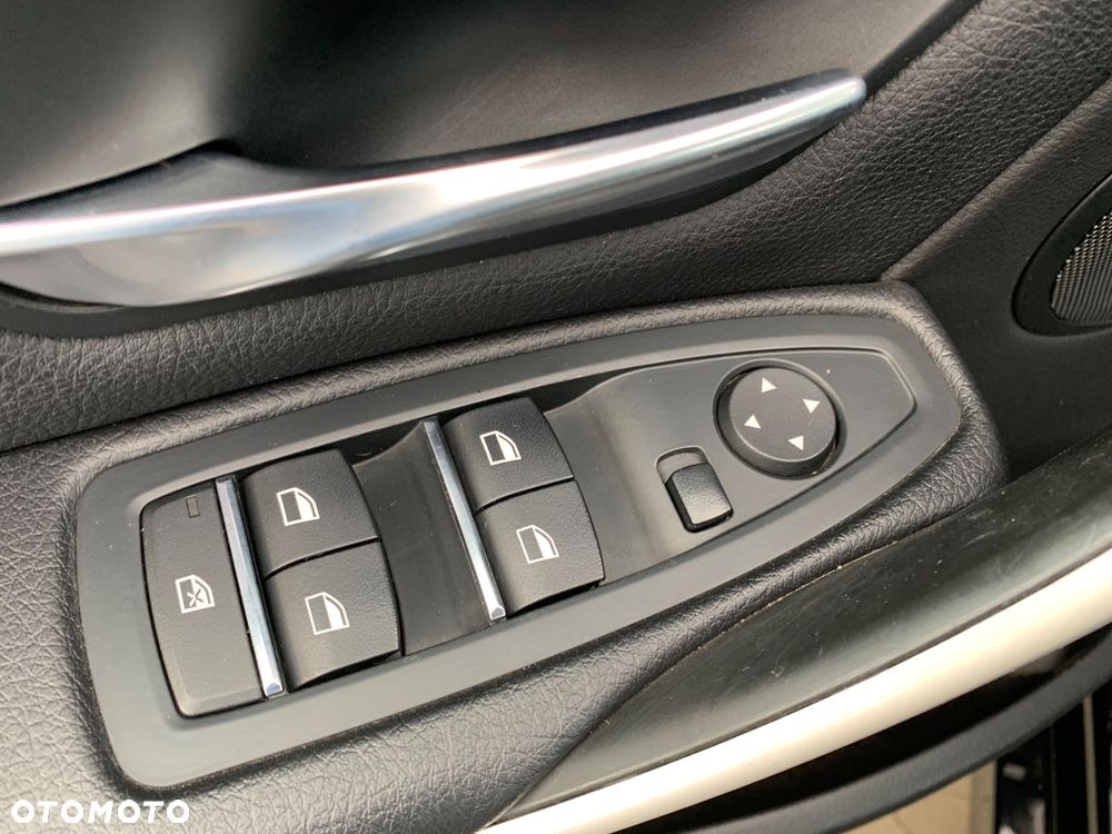BMW Seria 3 318i Advantage - 32