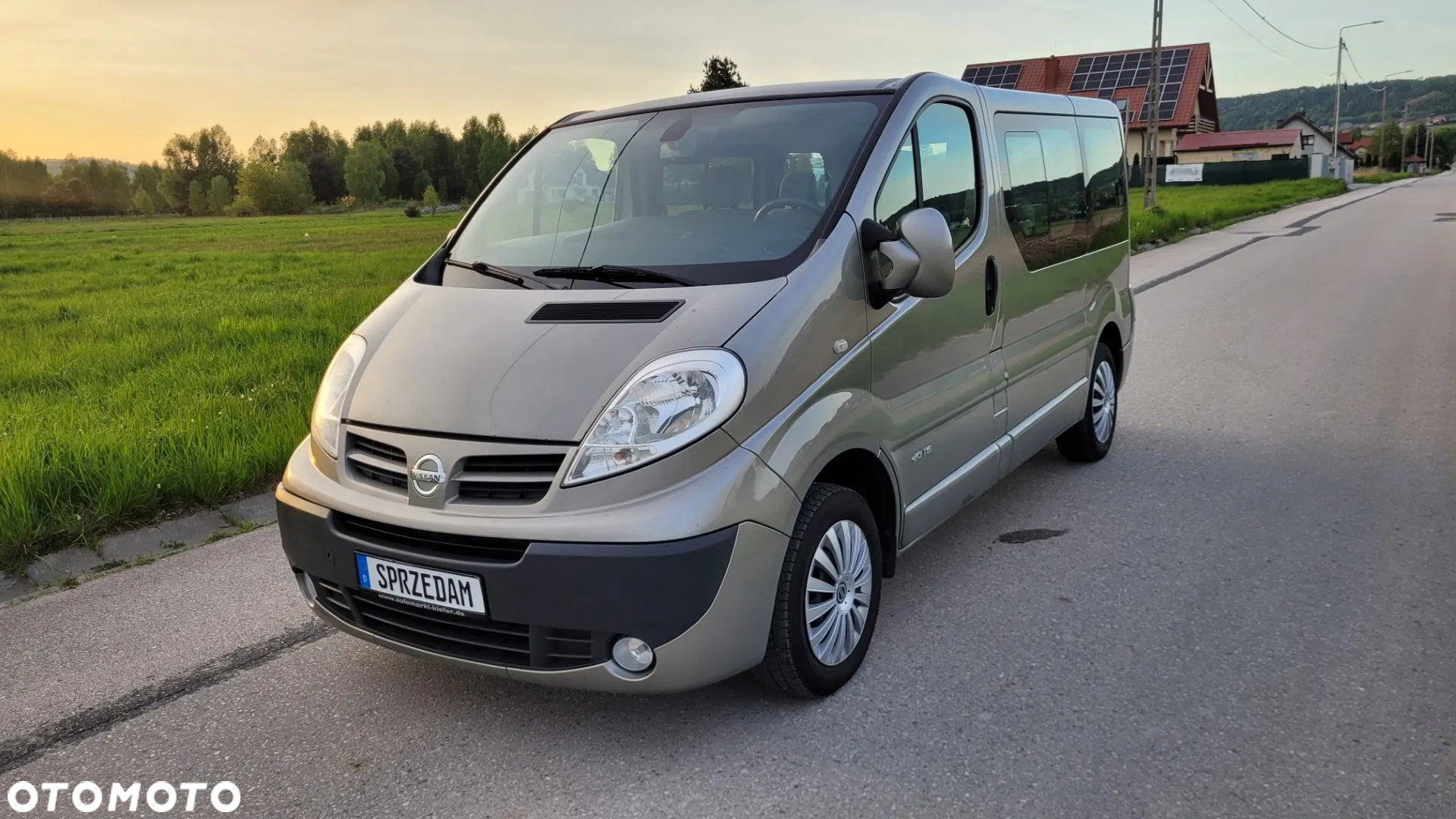 Renault Trafic 2.0 dCi 115 FAP Grand Passenger Black Edition - 9
