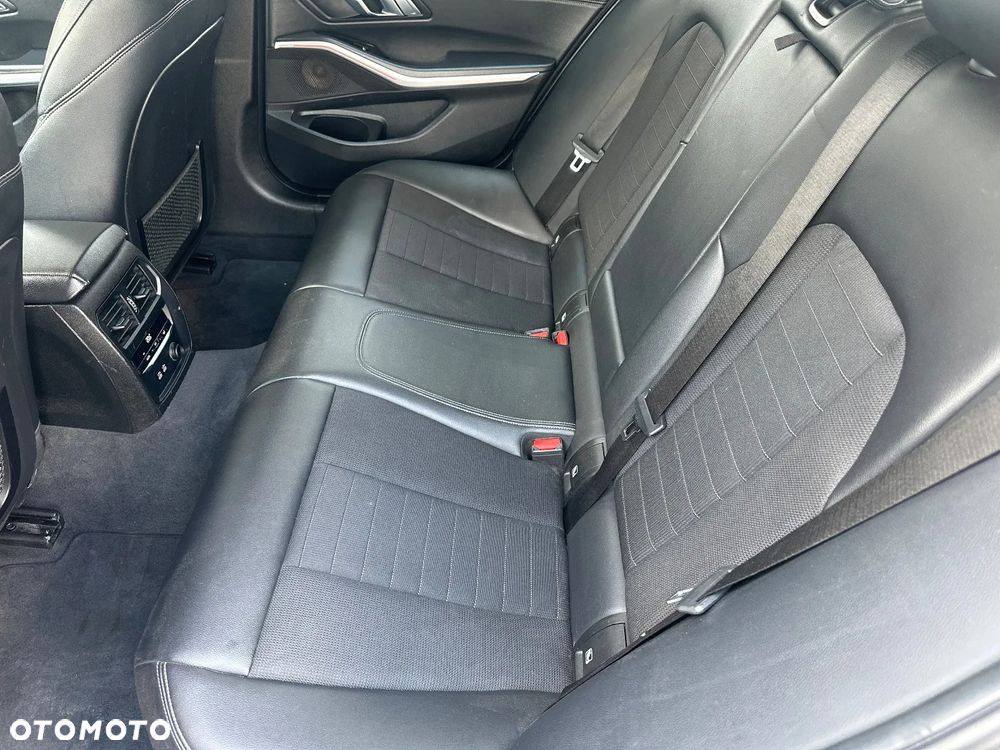 BMW Seria 3 320d Sport Line - 29