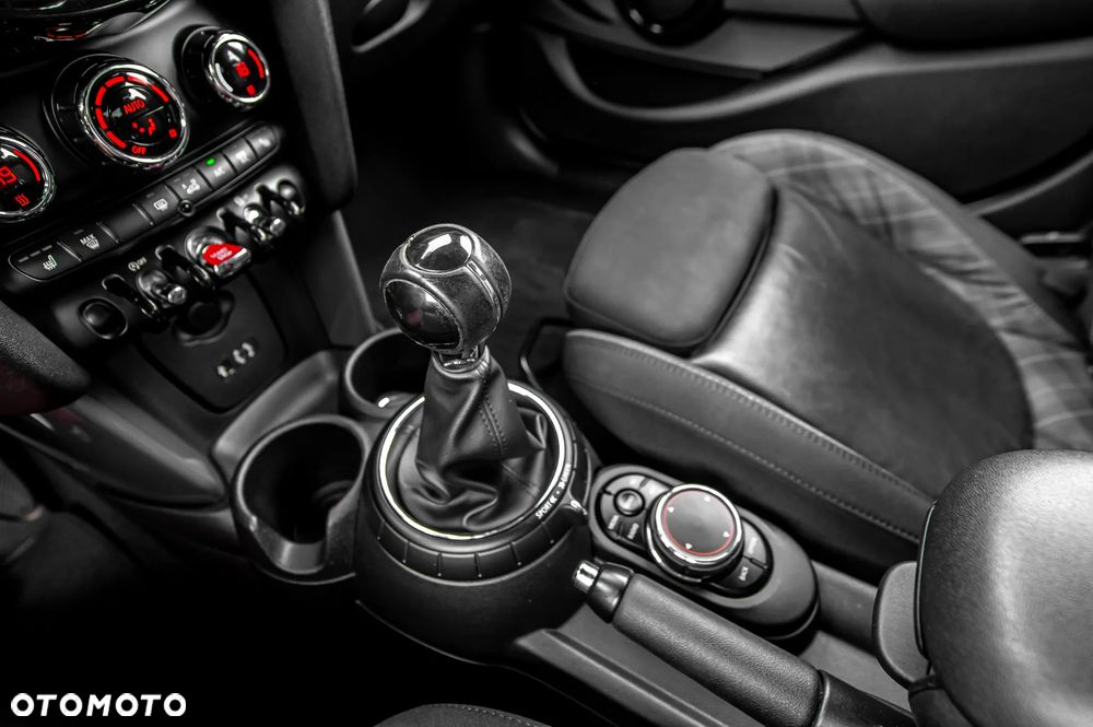 MINI Cooper Essential Trim - 30