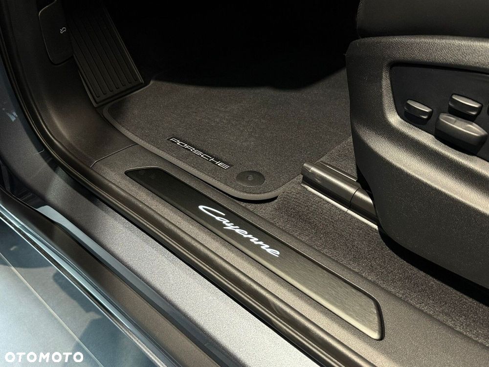 Porsche Cayenne - 18