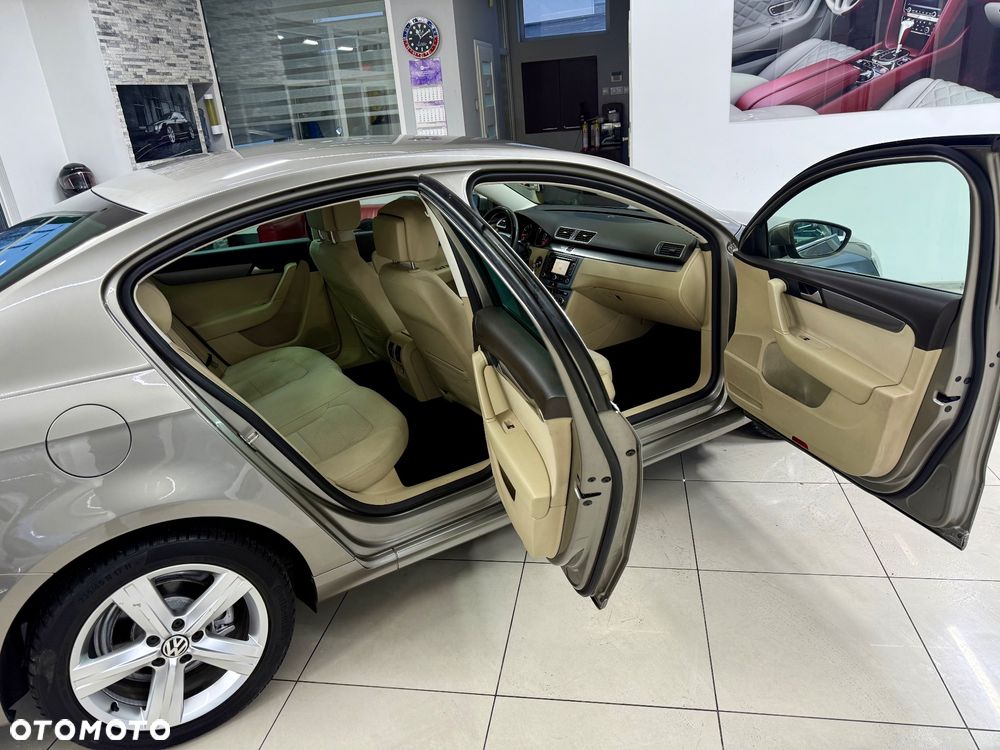 Volkswagen Passat 1.4 TSI R-Line Edition Plus - 36