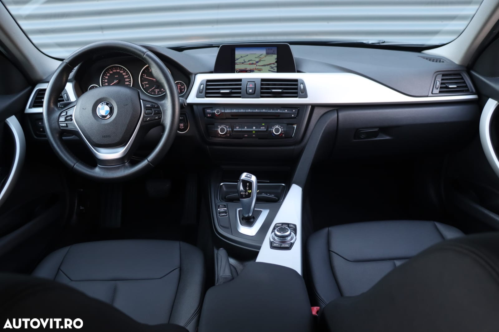 BMW Seria 3 318d DPF Touring Aut. - 8