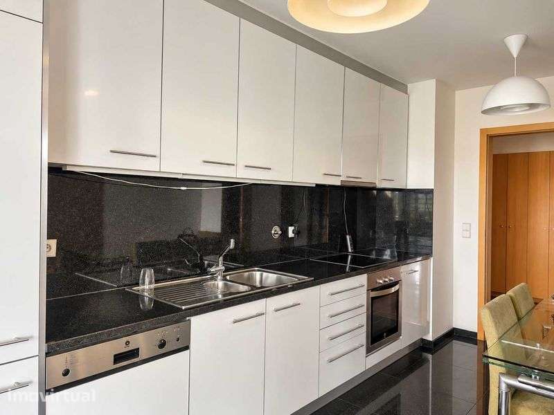 T2 com Suite, Varanda e Garagem | 109 m² | Metro a 350 m - Grande imagem: 5/12