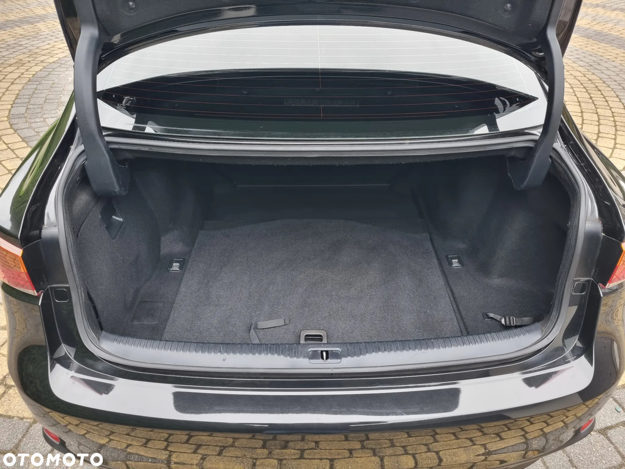 Lexus IS 300h Business Edition - 18