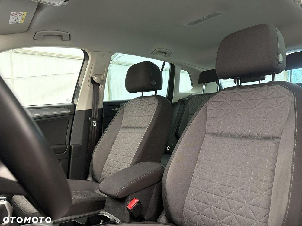 Volkswagen Tiguan - 12