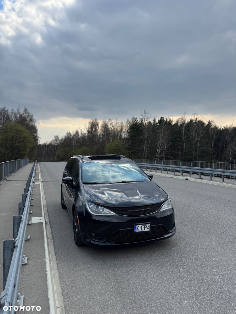 Chrysler Pacifica - 6