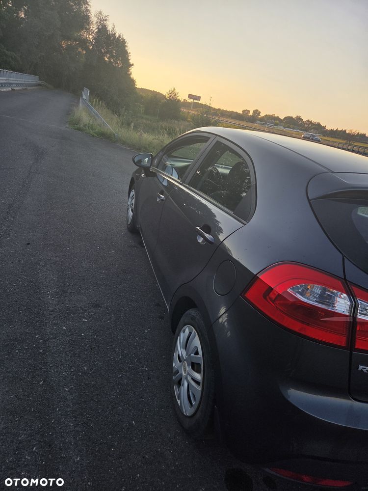 Kia Rio - 4