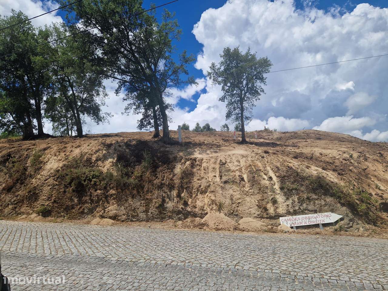 Terreno Urbano de 1387m² em Priscos com boas acessibilidades - Grande imagem: 4/6