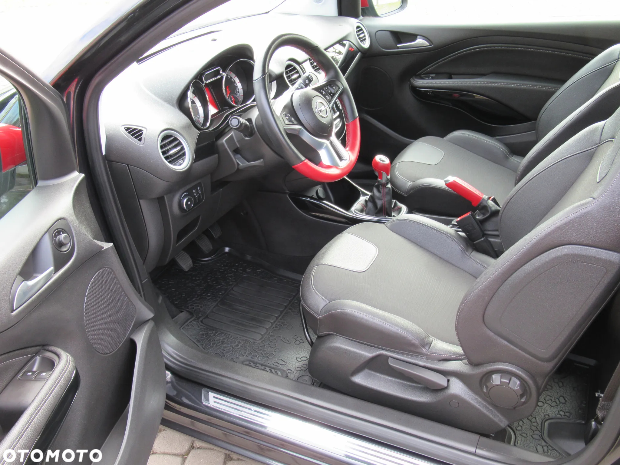 Opel Adam 1.2 Black Jack S&S - 9