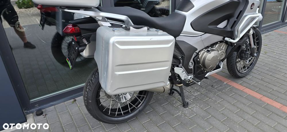 Honda VFR - 25