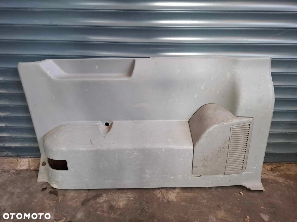 BOCZEK PRAWY TYLNY TYŁ BAGAŻNIKA TAPICERKA VW T5 TRANSPORTER CARAVELLE