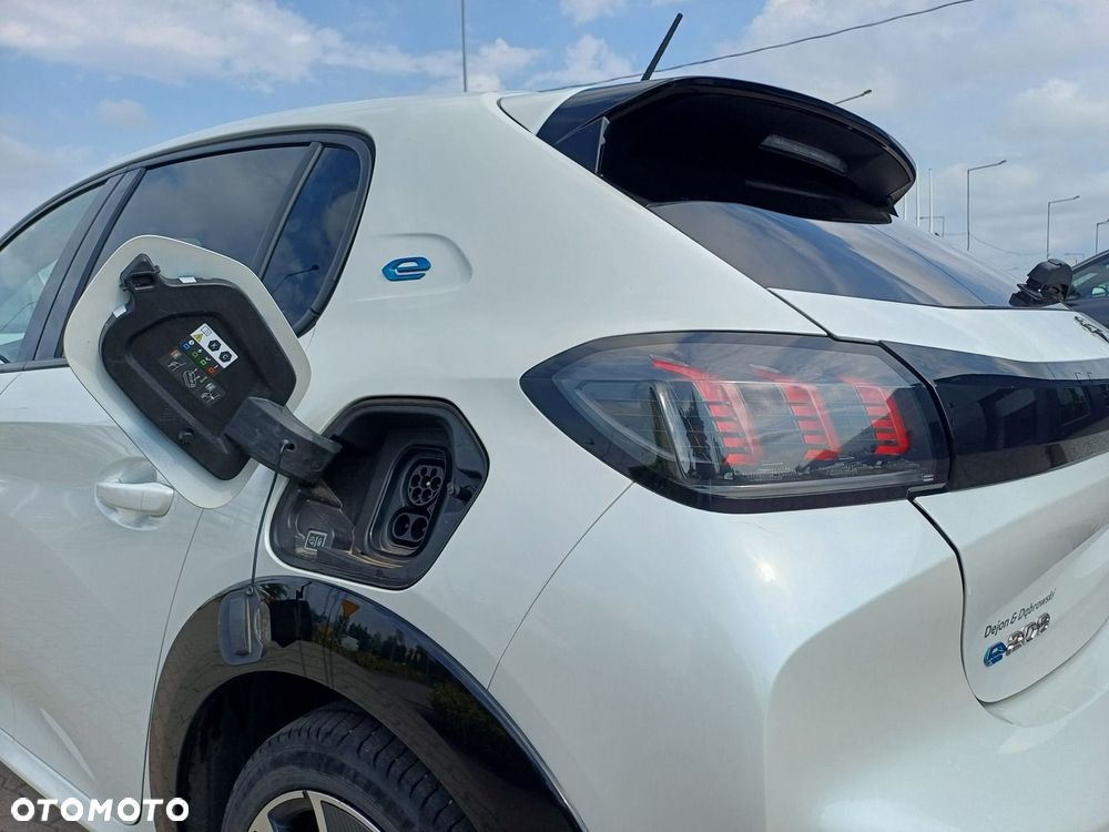 Peugeot 208 - 12