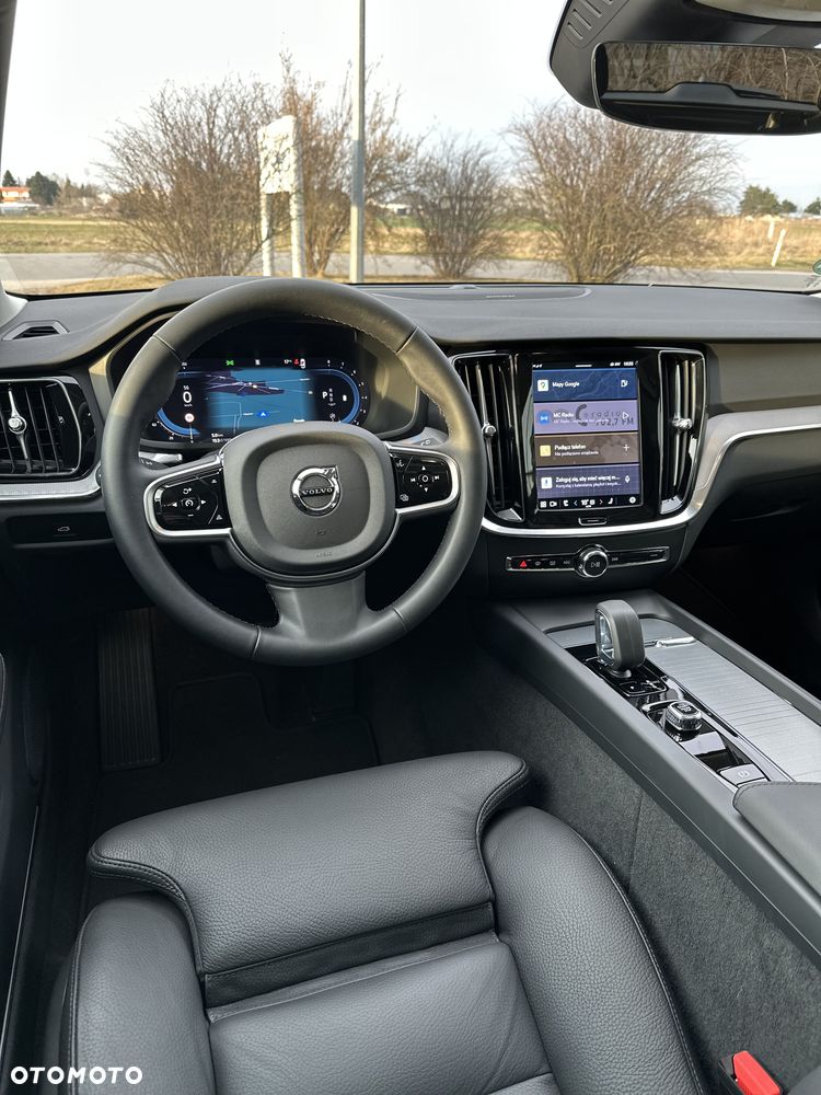 Volvo V60 B4 B DKG Plus Dark - 11