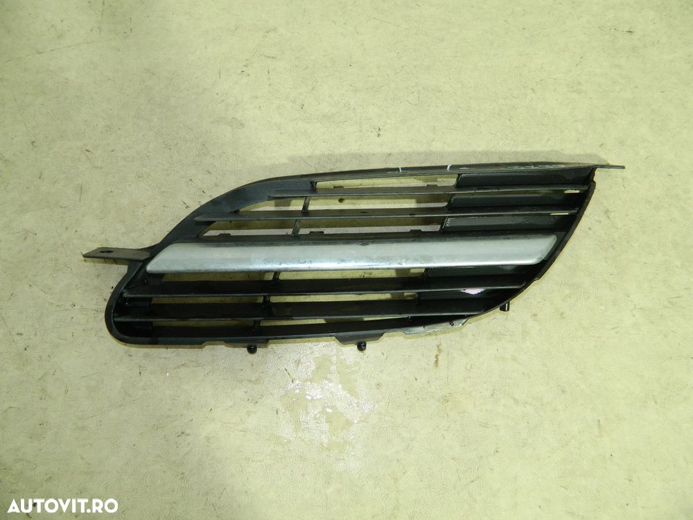 Grila radiator partea stanga, Nissan Almera Tino, 00-06, 62332-BU000 - 8