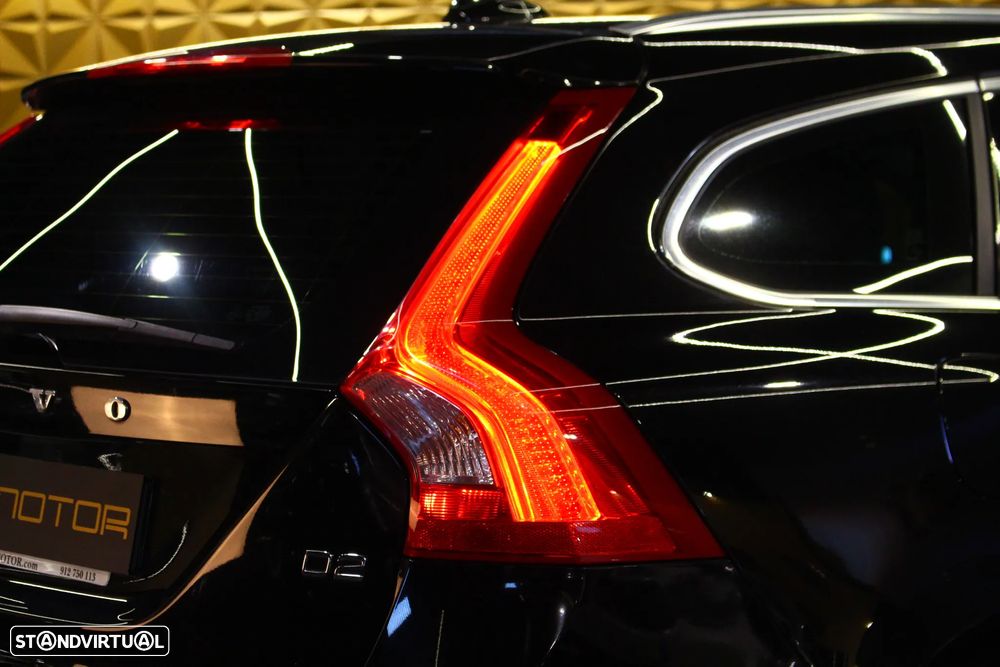 Volvo V60 2.0 D2 Momentum Drive - 9