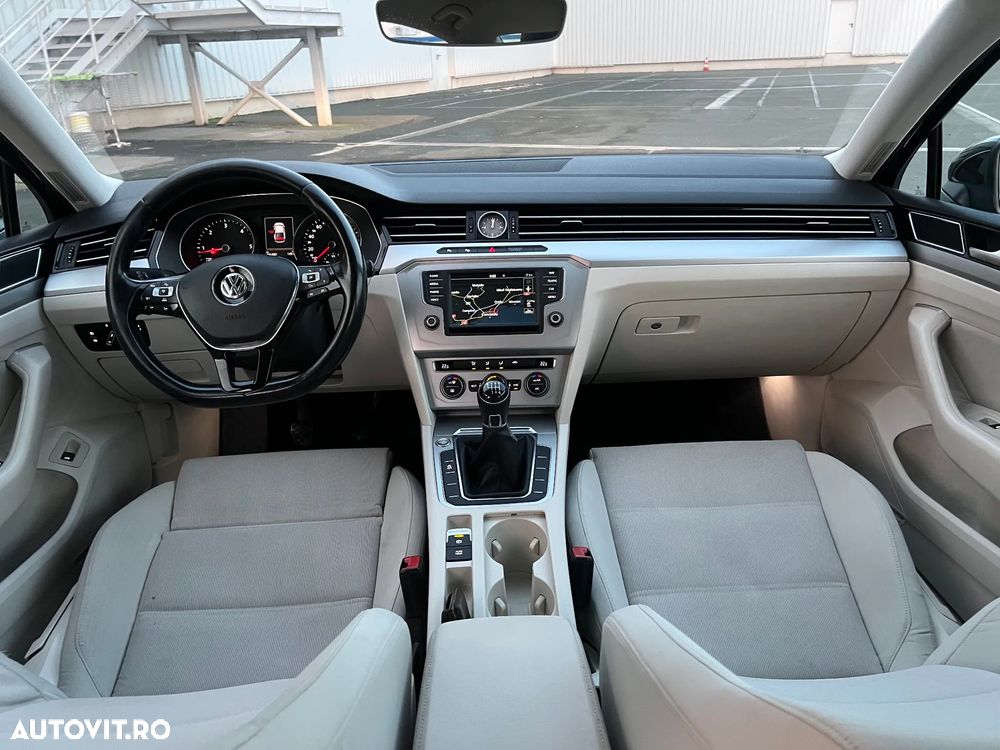 Volkswagen Passat - 25
